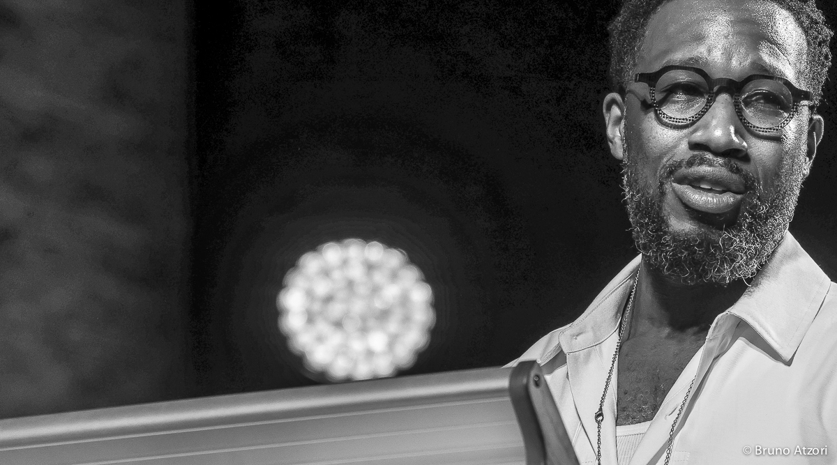 Cory Henry all'organo Hammond durante il concerto di Dromos a Oristano.