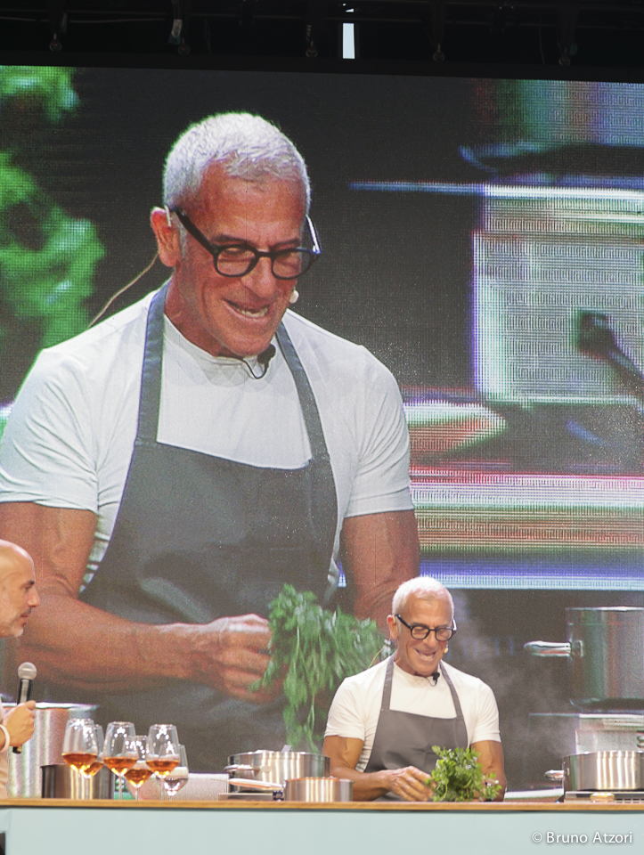 Max Mariola