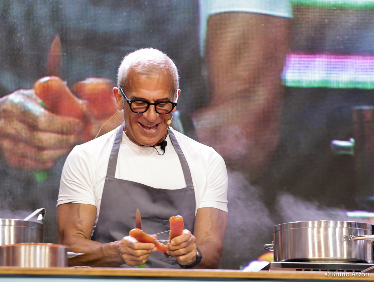 Max Mariola