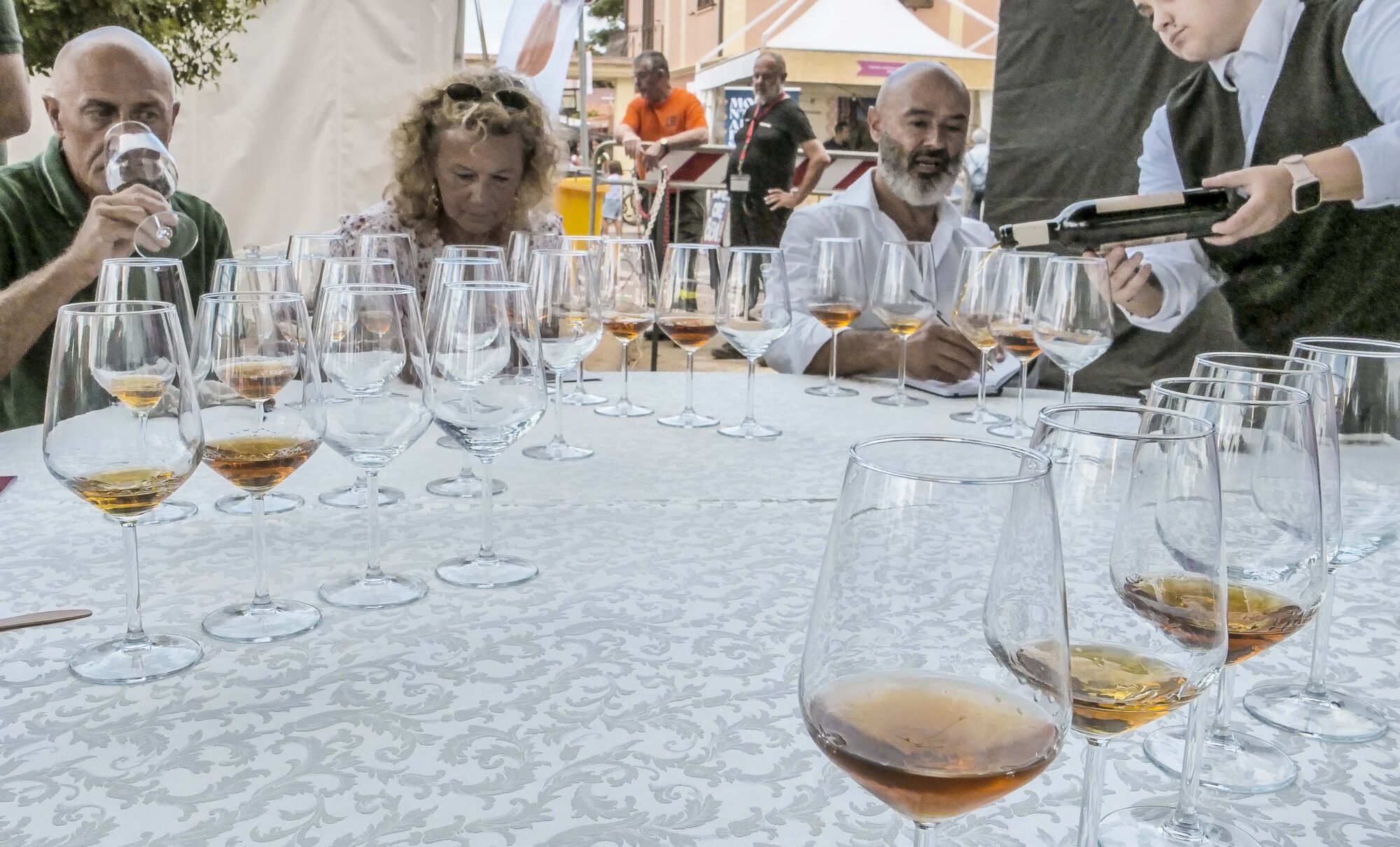 Cinque annate, cinque momenti diversi: con la Vernaccia di Oristano si assaggia anche il tempo.
